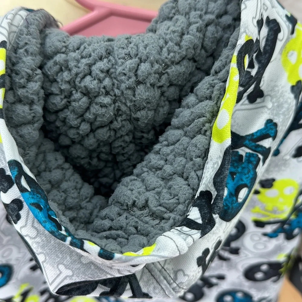 Sherpa Limed Skulls‎ zip Hoodie 3t